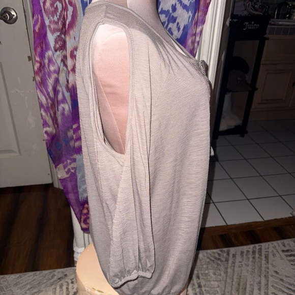 Faded Glory Light Grayish brown Women's Blouse with Lace front & cold shoulders - Picture 3 of 6